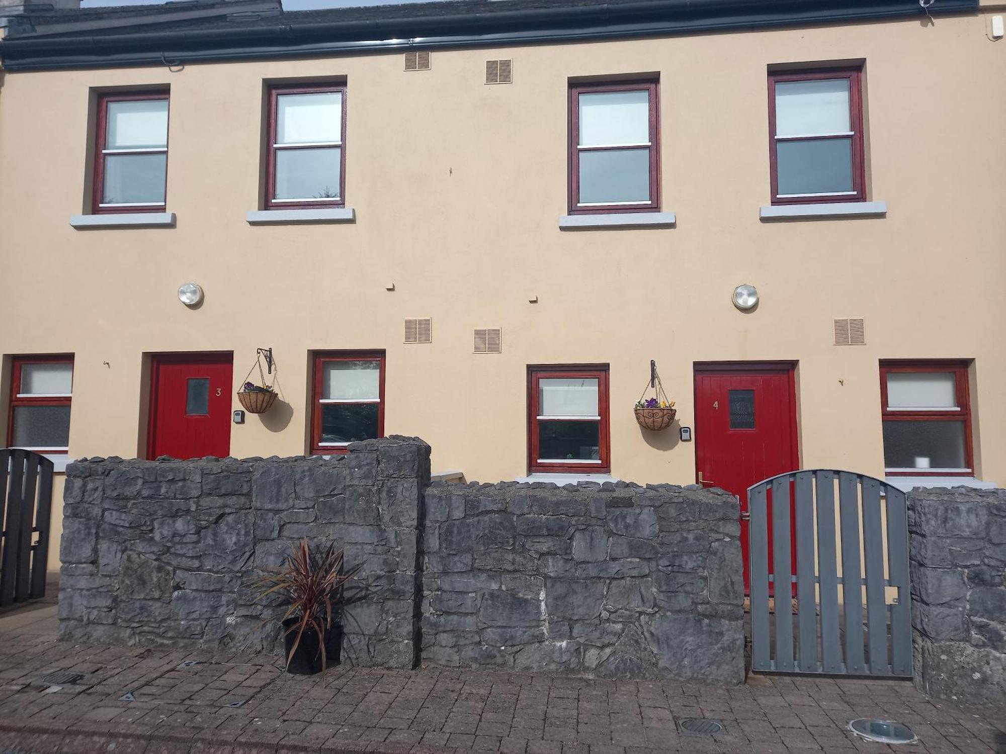 Town Square Holiday Homes Lisdoonvarna Exterior photo