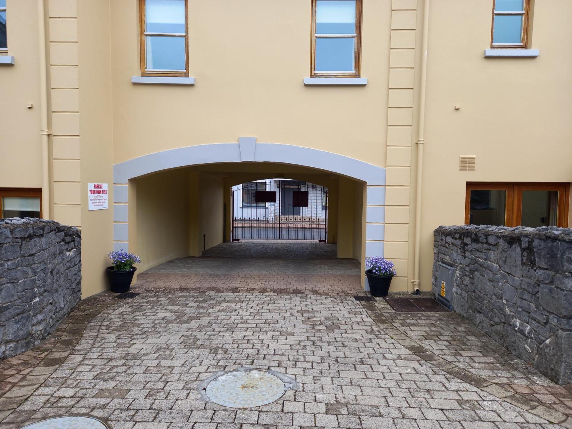 Town Square Holiday Homes Lisdoonvarna Exterior photo